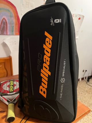 Palas de pádel Bullpadel y Drop shot con mochila