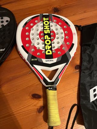 Palas de pádel Bullpadel y Drop shot con mochila