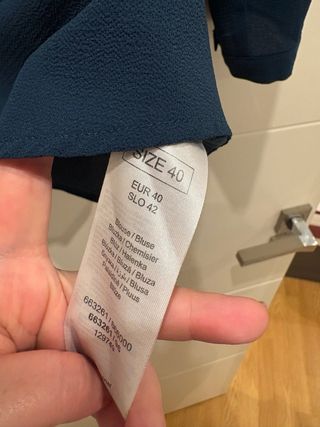 Blusa azul petróleo con bordado Talla 38-40