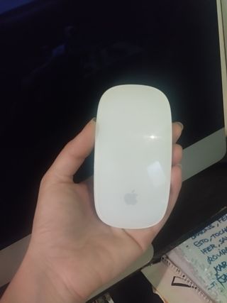 iMac 21.5" con teclado y ratón inalámbrico 