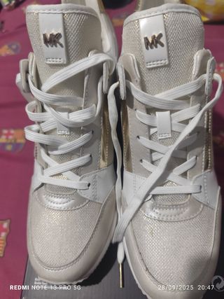Zapatillas Michael Kors Blancas y Doradas