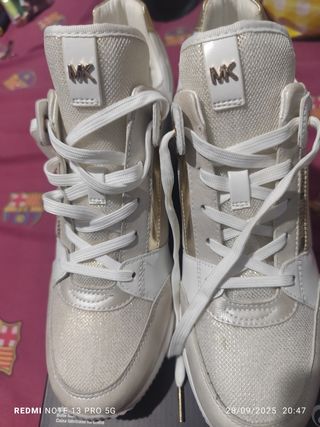 Zapatillas Michael Kors Blancas y Doradas