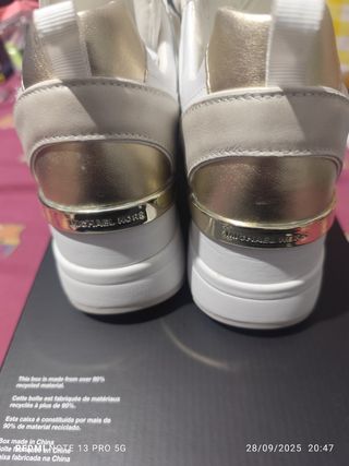 Zapatillas Michael Kors Blancas y Doradas