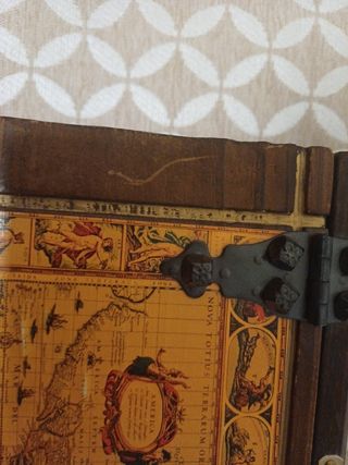 Caja de madera decorativa mapa antiguo