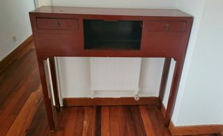 Mesa recibidor color burdeos 