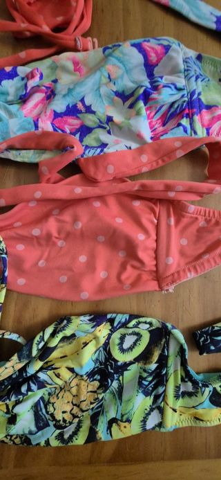 3 bikinis estampados, solo parte superior