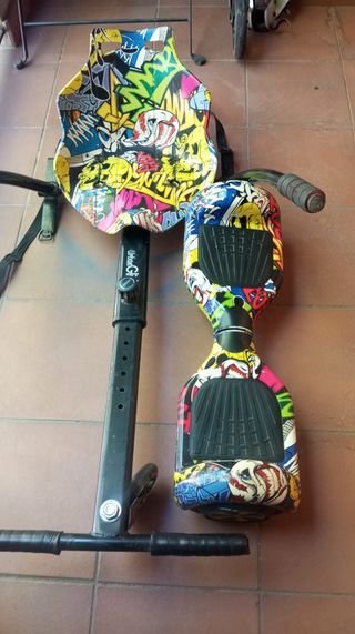 Hoverboard con asiento tipo patinete