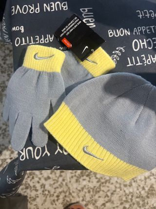 Conjunto Gorro y Guantes Nike Infantil Gris/Amaril
