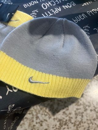 Conjunto Gorro y Guantes Nike Infantil Gris/Amaril