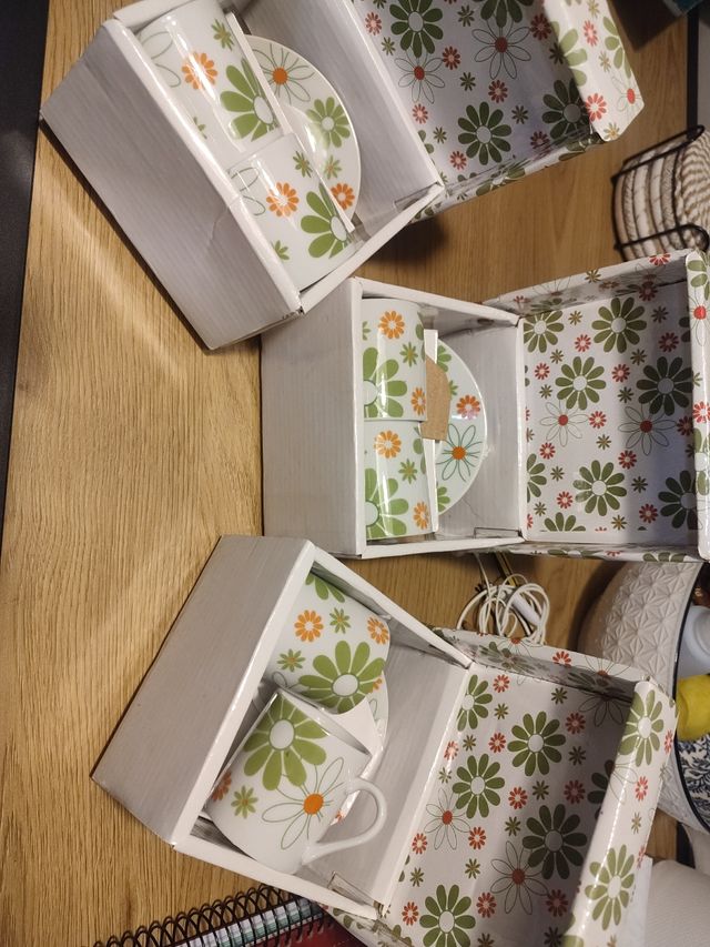 6 Tazas de café con platillos florales