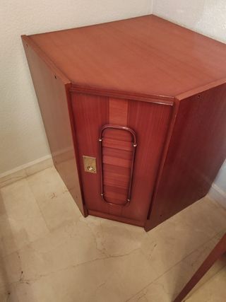 Mueble esquinero de madera