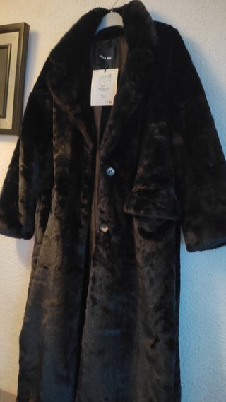 Abrigo pelo sintético Pull&Bear largo negro