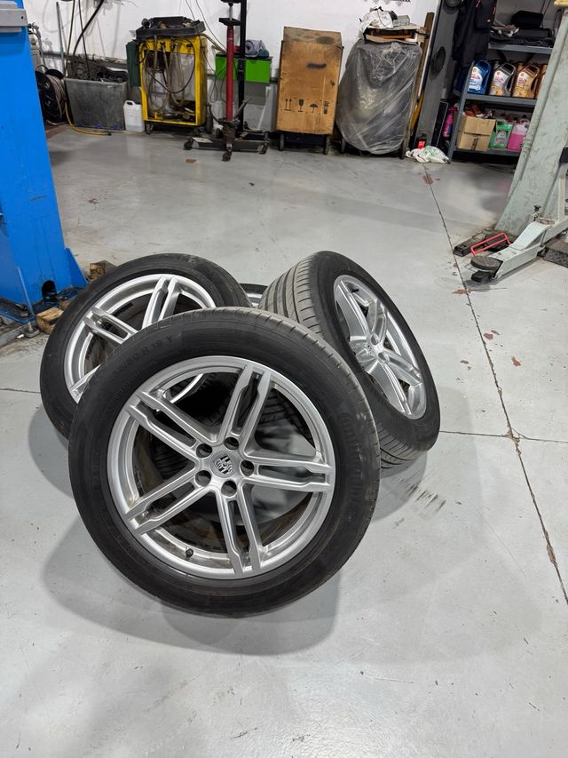 Llantas Porsche 19” con neumáticos