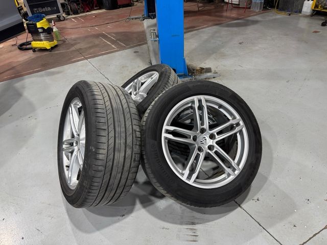 Llantas Porsche 19” con neumáticos