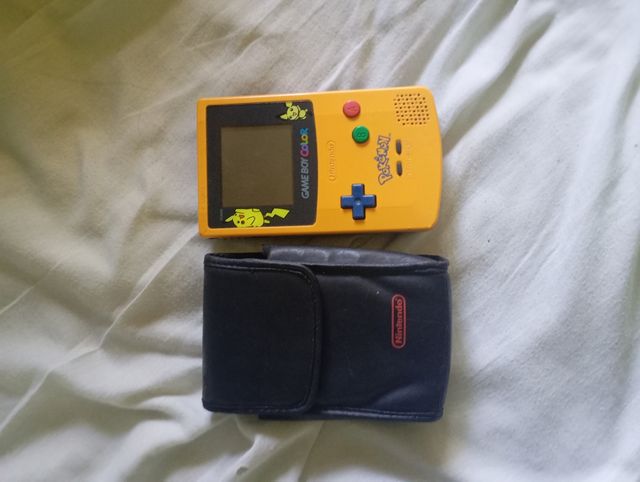 Nintendo Game Boy Color Pikachu Pichu