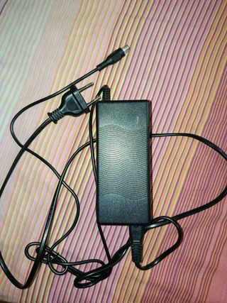 Cargador Patinete Eléctrico