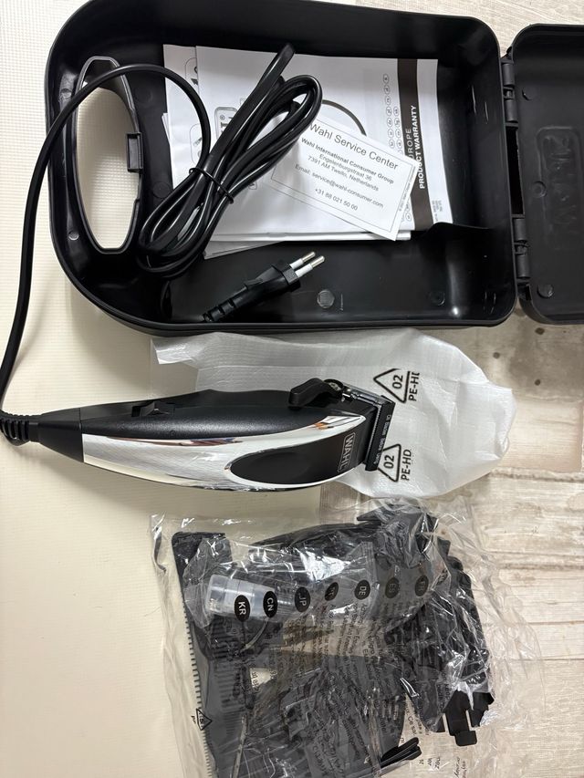 Máquina Cortapelo Wahl Negra y Plateada