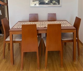 Mesa de comedor y 6 sillas de madera