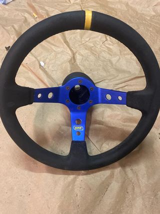 Volante OMP desplazado con piña