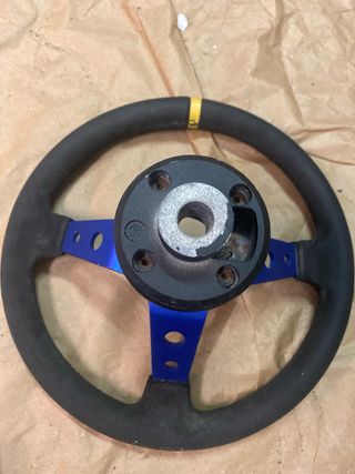 Volante OMP desplazado con piña