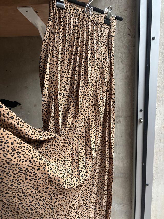 Falda midi Pull&Bear animal print talla XS