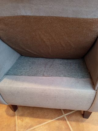 Sillón orejero gris claro