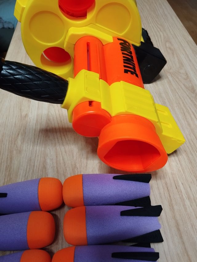 Lanzador Nerf Fortnite GL con 8 dardos