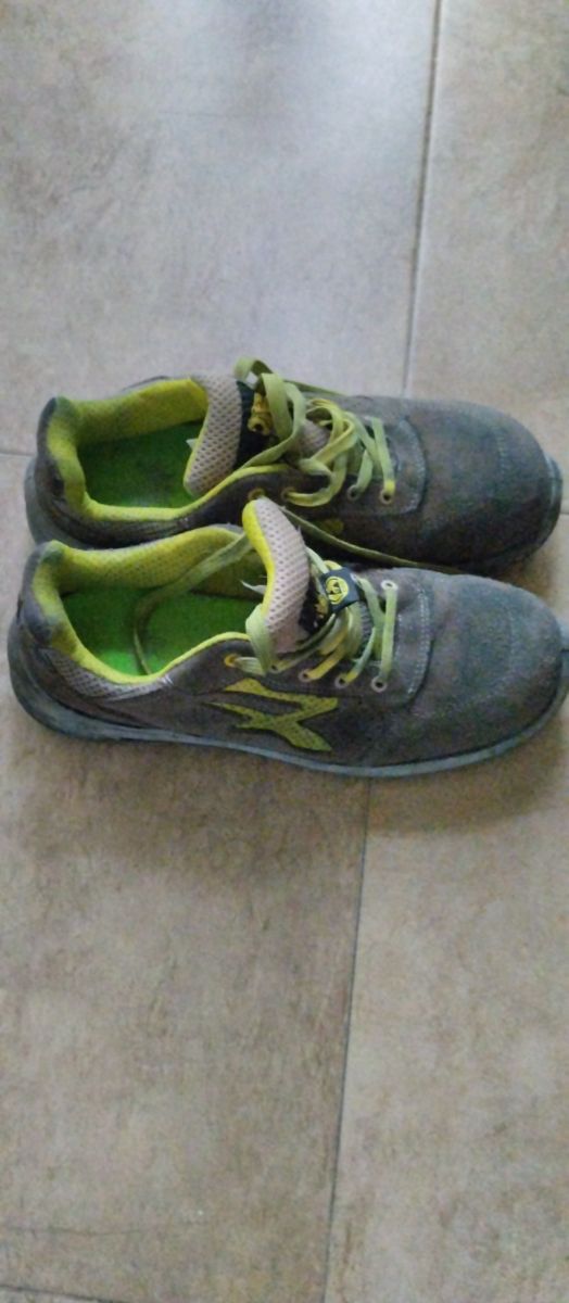 Botas de seguridad U-Power grises y verdes