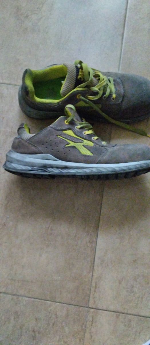 Botas de seguridad U-Power grises y verdes