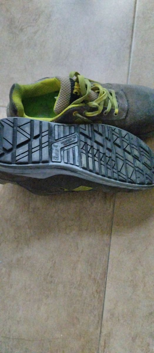 Botas de seguridad U-Power grises y verdes