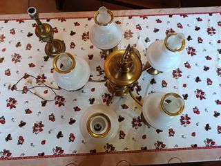 Lámpara de techo antigua dorada y blanca