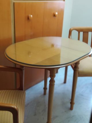 Conjunto de mesa y sillones 
REGALO MUEBLE