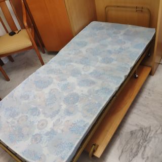 Conjunto de mesa y sillones 
REGALO MUEBLE