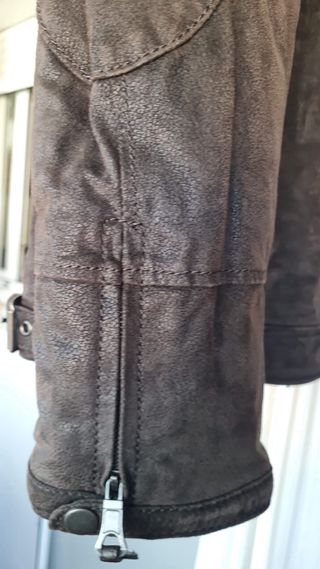 Chaqueta de piel marrón