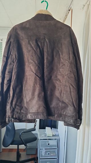 Chaqueta de piel marrón
