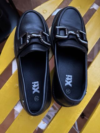 Zapatos Xti Negros con Hebilla