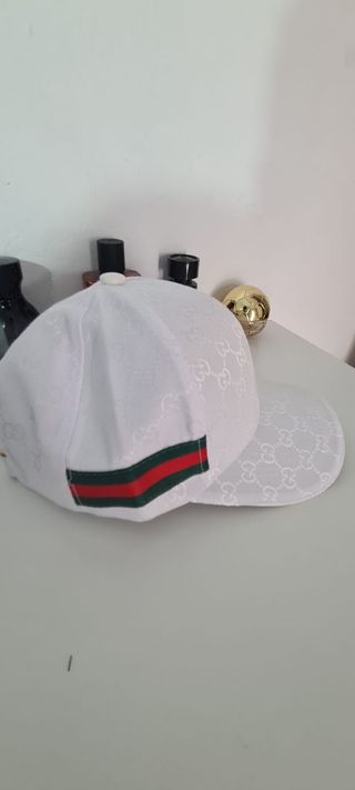 Gorra Gucci Negra con Tiras Verdes y Rojas