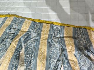 Cortinas de tapicería con diseño geométrico