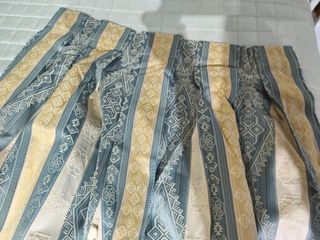 Cortinas de tapicería con diseño geométrico