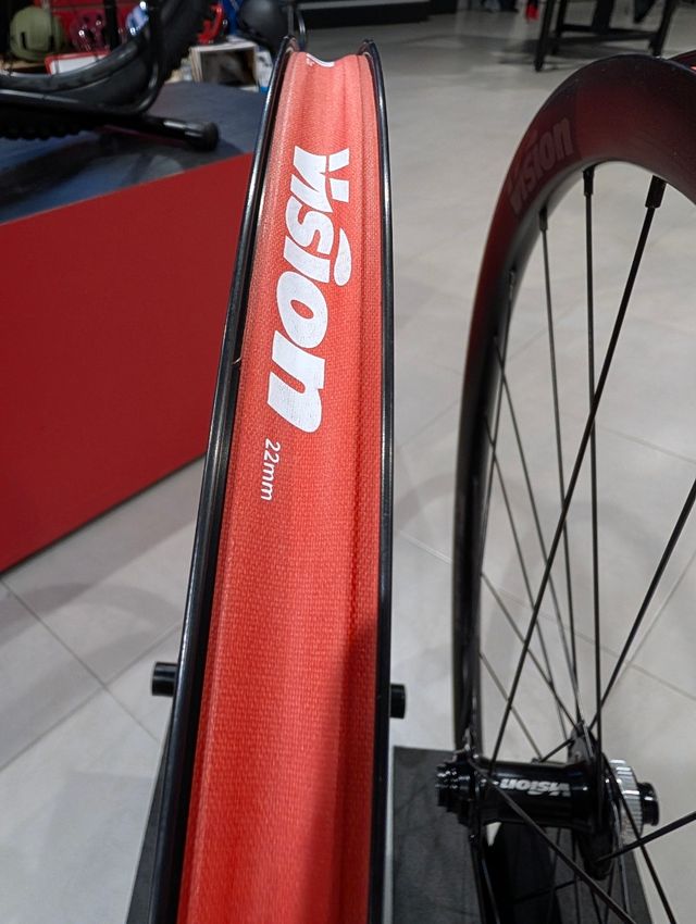 Ruedas Vision Team AGX i23