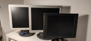 3 Monitores LG y Sony