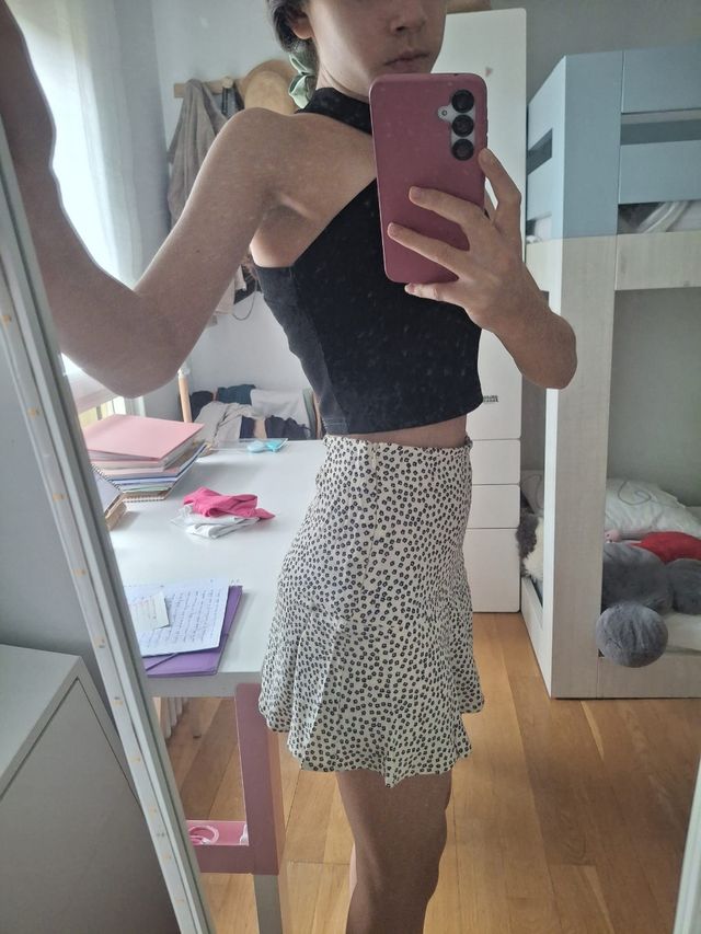 Falda Zara flores negras T. 11-12 años