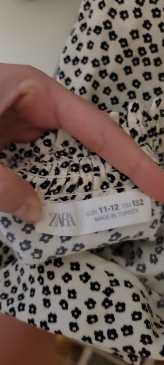 Falda Zara flores negras T. 11-12 años