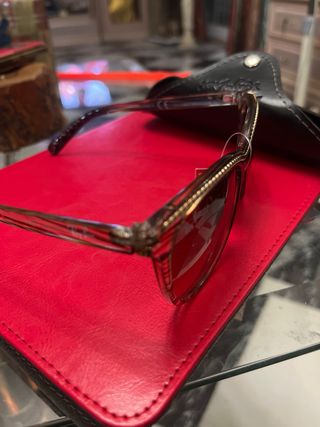 Gafas de sol Ray-Ban marrones y doradas