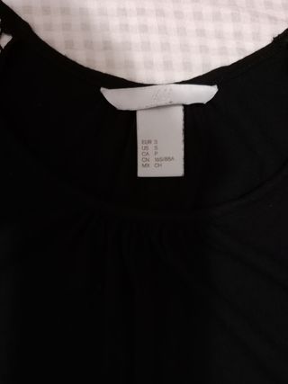 Blusa negra con encaje