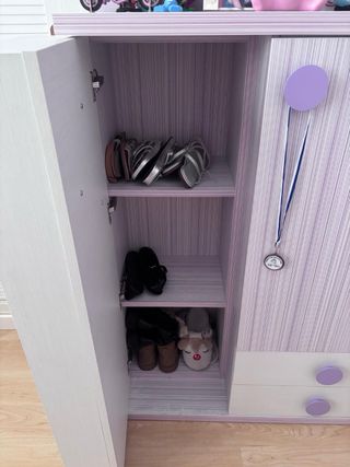 Dormitorio completo infantil con silla unicornio