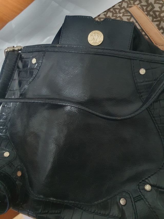 Lote 2 Bolsos DKNY Beige y Negro