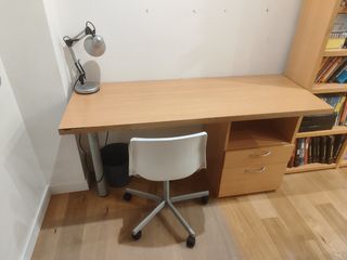 Escritorio madera con silla y cajones