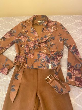 Conjunto Chaqueta y Pantalón Estampado Floral
