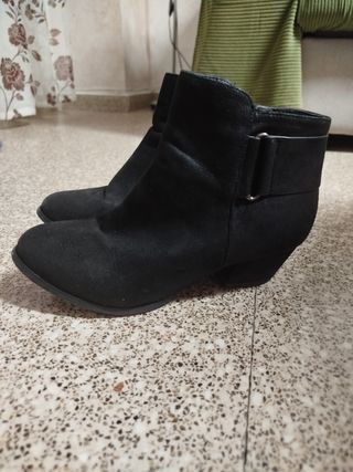 Botines negros talla 38